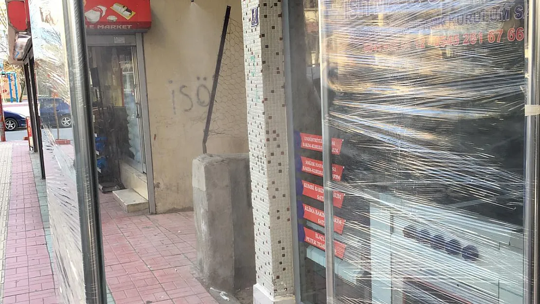 Siirtli Esnaf, Vatandaşların Koronadan Korunması İçin Ücretsiz Dezenfektan Kabini Kurdu