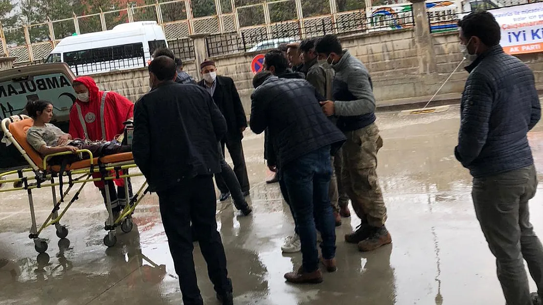 Siirt'te Yıldırım Düştü: 2 Yaralı