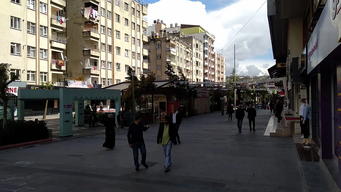 Siirt Evde Kalamıyor!