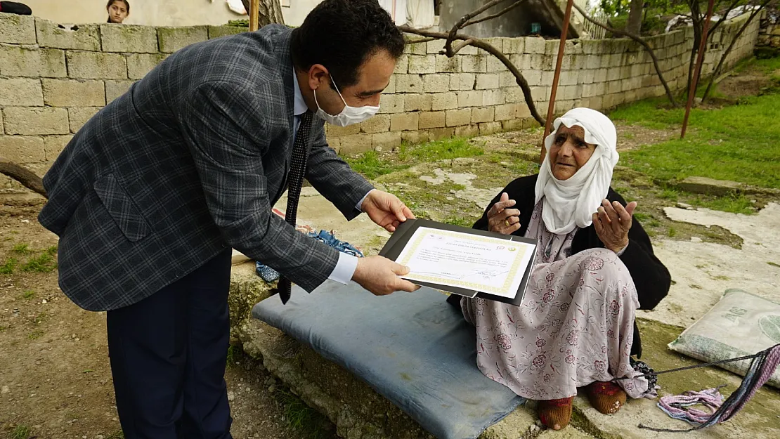 Siirt'te 100 Yaşını Aşmış Annelerin Günü Kutlandı