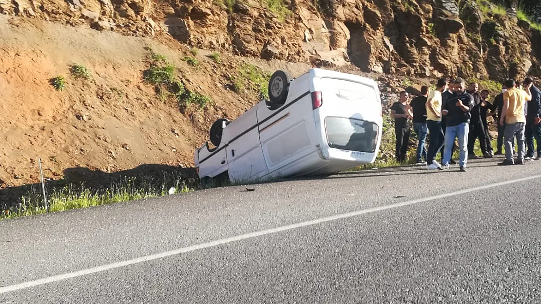 Siirt'te Otomobil Devrildi: 1 Yaralı