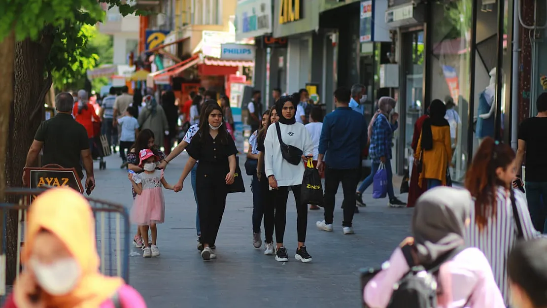 Siirt'te 14 Yaş Altı Çocuklara Sokağa Çıkma İzni Verildi