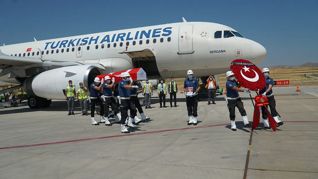 İstanbul'da Şehit Olan Siirtli Polis Memuru Son Yolculuğuna Uğurlandı