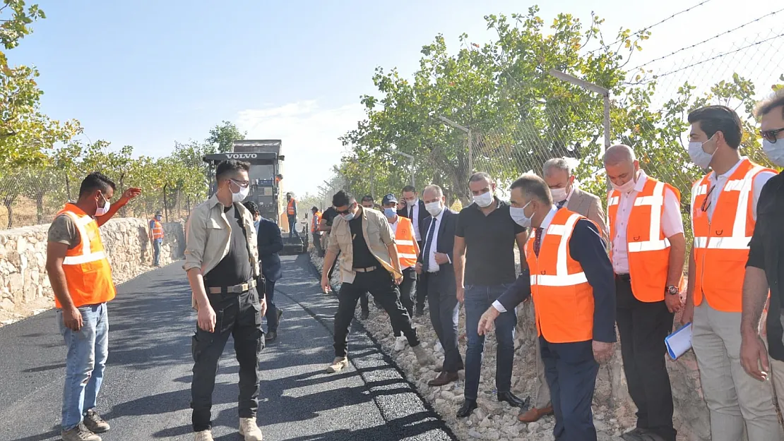 Vali ve Belediye Başkan V. Hacıbektaşoğlu, Asfalt Çalışmalarını Yerinde İnceledi