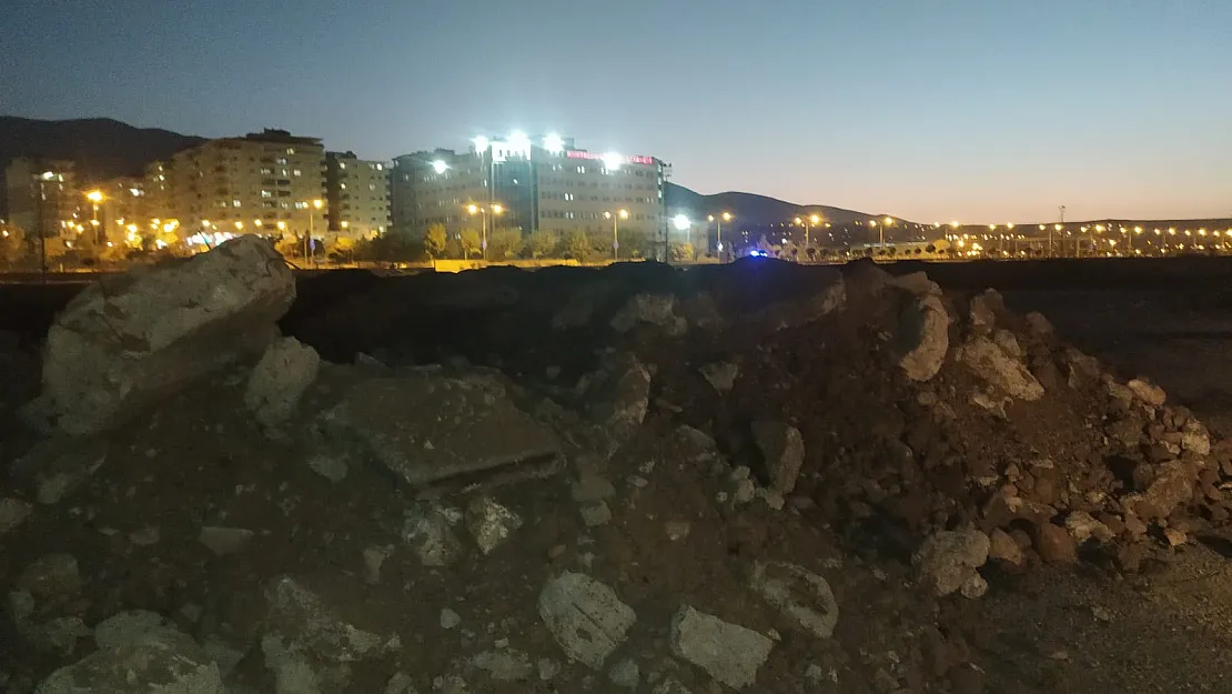 Kurtalan'ın Göbeğine Moloz Dökülüyor! Yetkililer Nerede?