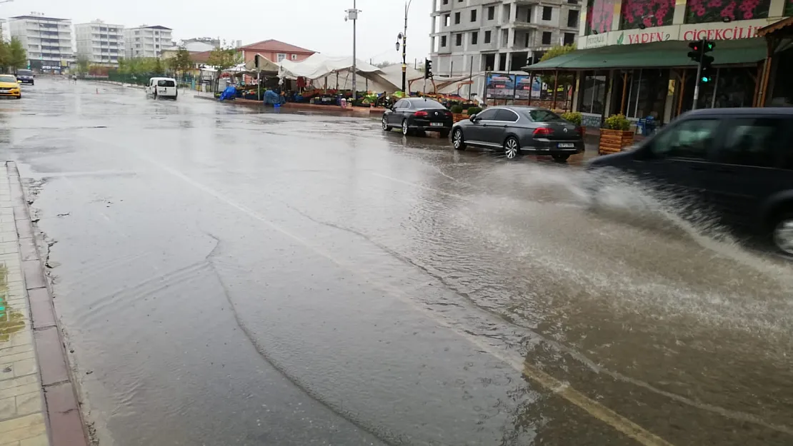 Siirt'te Yollar Göle Döndü