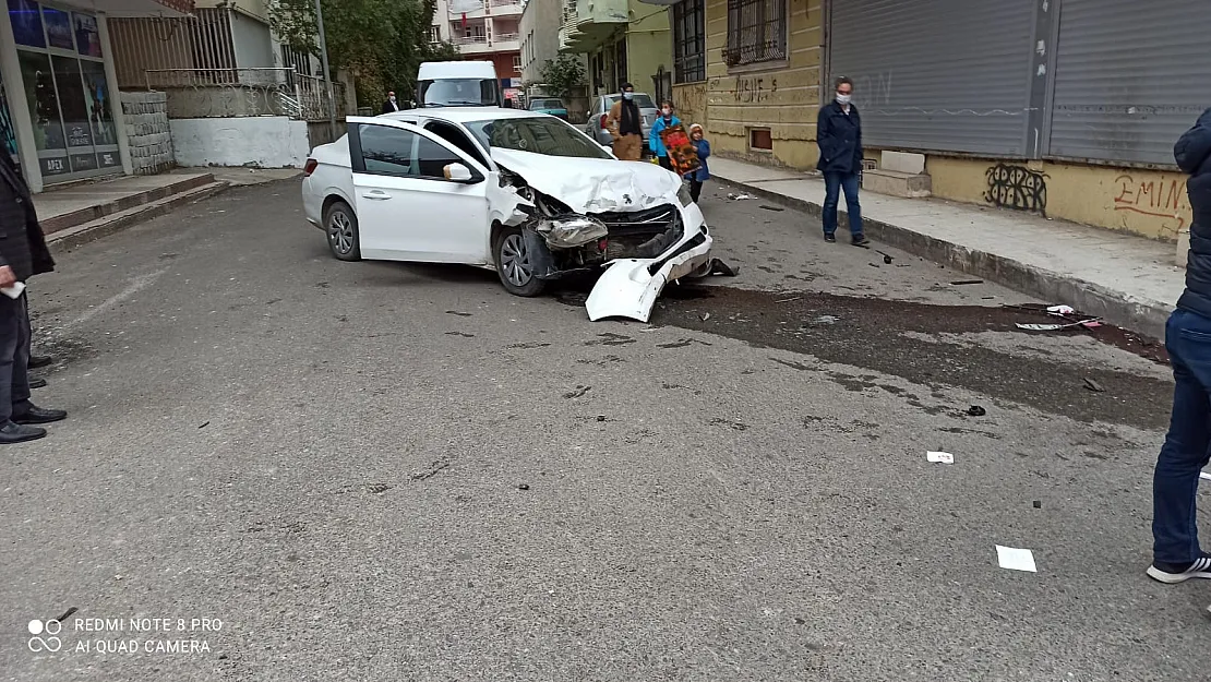 Siirt AK Parti Kadın Kolları Başkanı Kaza Yaptı