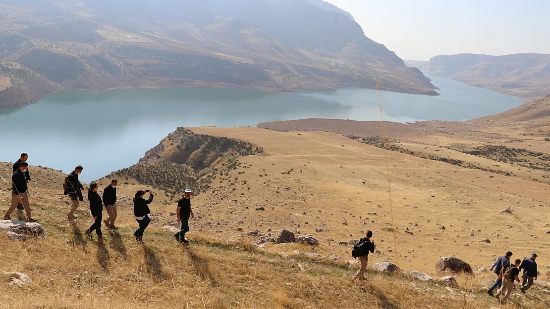 Siirt'te 3 Bin 500 Yıllık Tarihi Akabe Yolunda Doğa Yürüyüşü Yapıldı