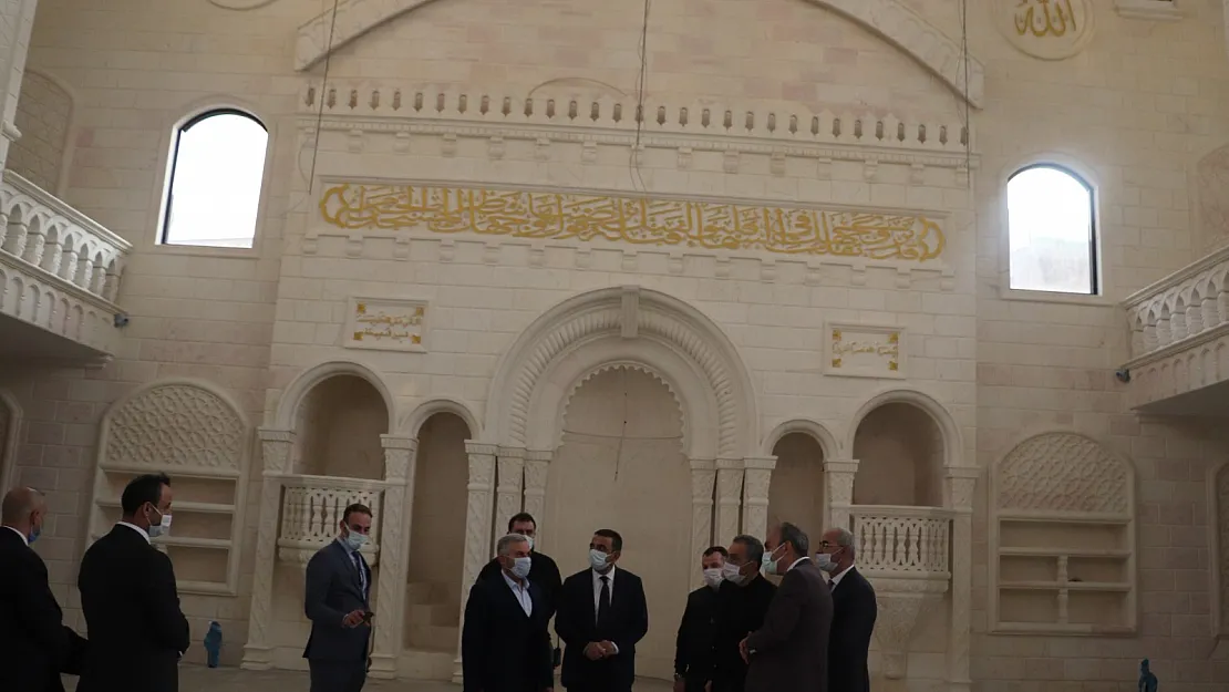 Vali ve Belediye Başkan V. Hacıbektaşoğlu Yapımı Devam Eden Şeyh Faraç Cami'nde İncelemede Bulundu