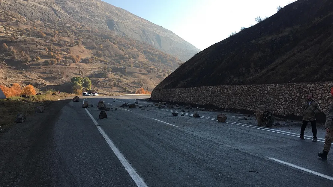 Siirt Baykan Karayolu Deprem Nedeniyle Ulaşıma Kapandı