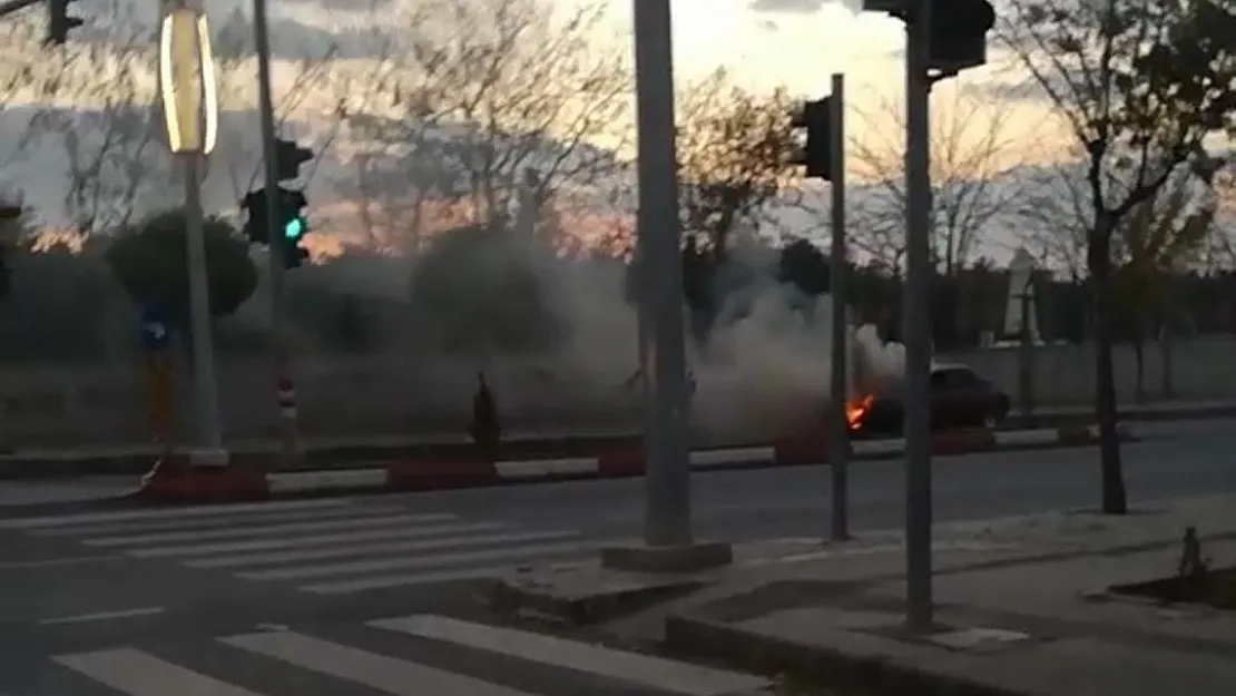 Siirt'te Seyir Halindeki Araç Alev Aldı