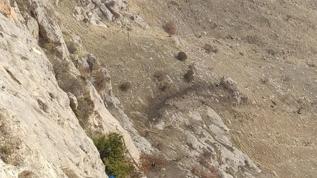 Siirt'te Uçurumdan Yuvarlanan İş Makinesinden Atlayan Operatör Canını Son Anda Kurtardı