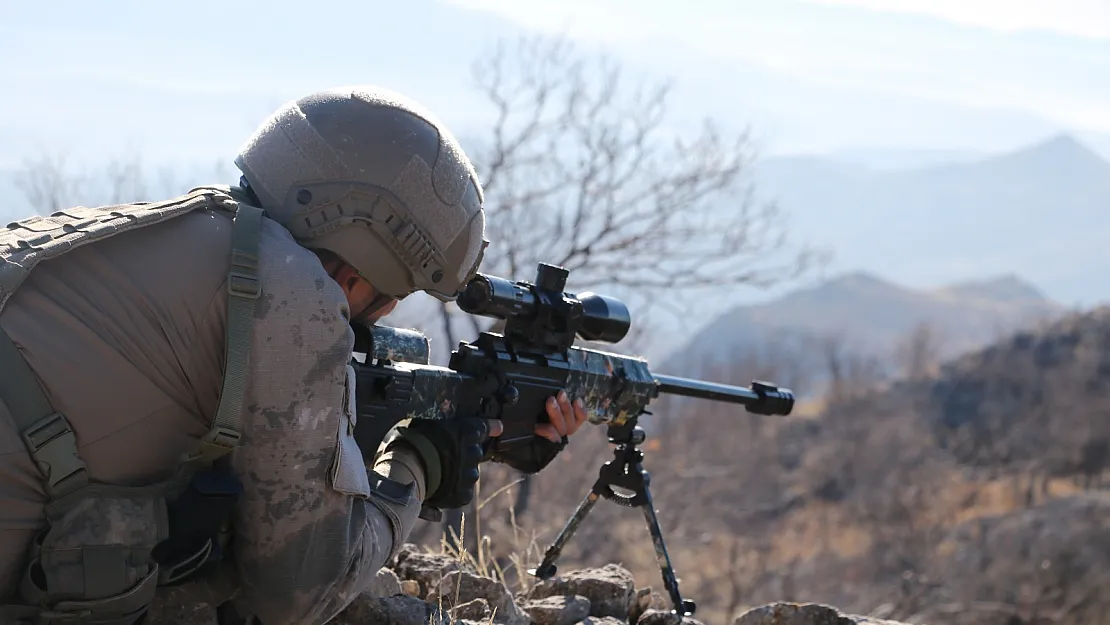 Siirt'te PKK'ya Ait El Yapımı Patlayıcı ve Yaşam Malzemesi ele Geçirildi