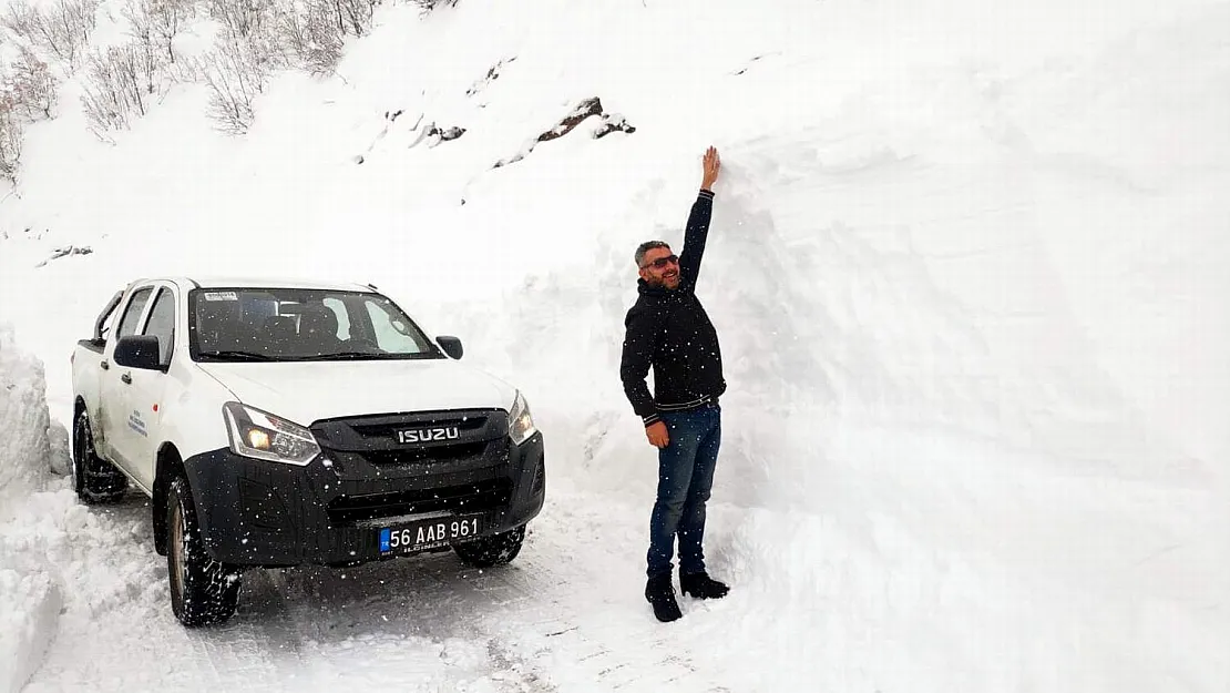 Siirt'te Kar Kalınlığı 2 Metreyi Geçti! 64 Köy Yolu Ulaşıma Kapandı