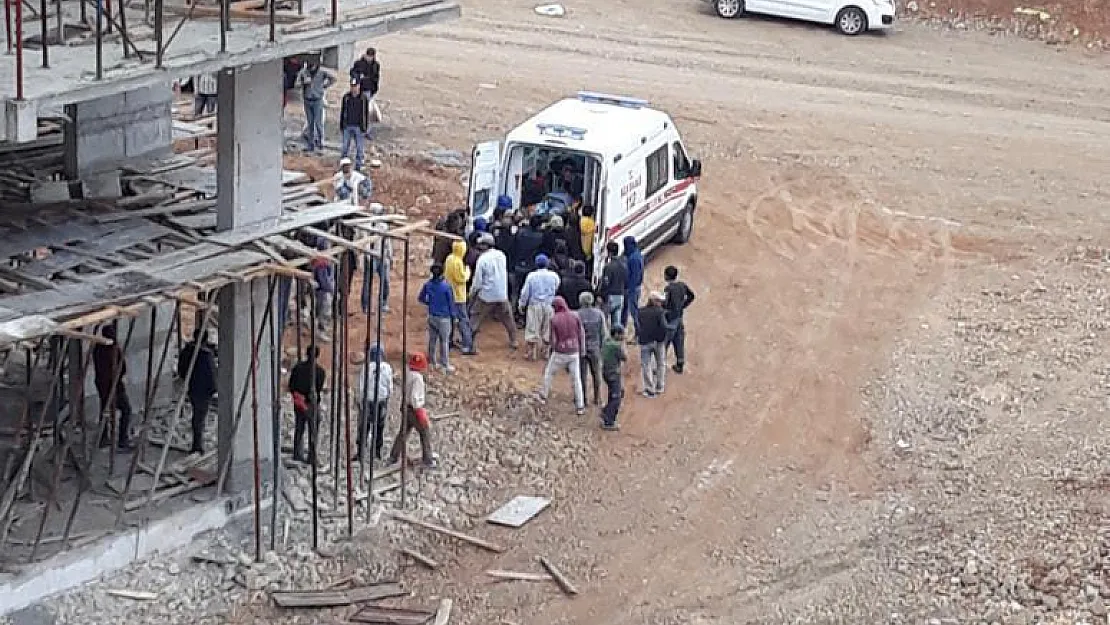 Siirt'te İnşaattan Düşen İşçi Yaralandı