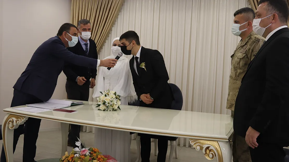 Siirt Valisi Hacıbektaşoğlu İlk Nikahını Kıydı