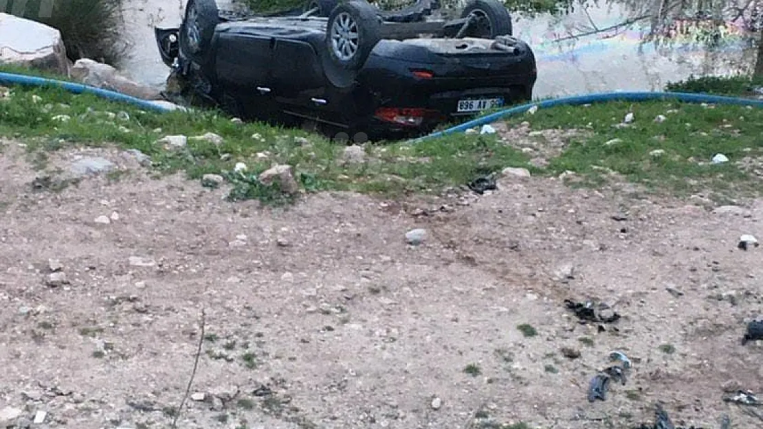 Siirt'te El Freni Çekilmeyen Otomobil Zorava Çayına Uçtu