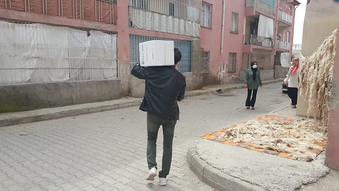 Sadaka Taşı Siirt Derneğinden 360 Aileye Gıda Yardımı