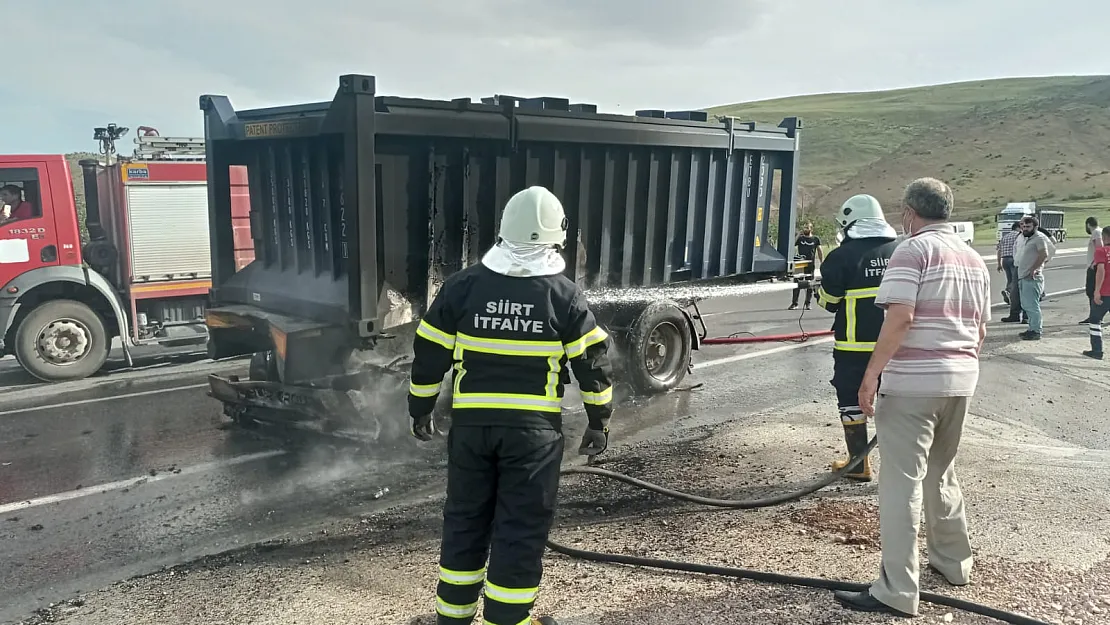 Siirt'te Maden Yüklü Tır Alev Aldı