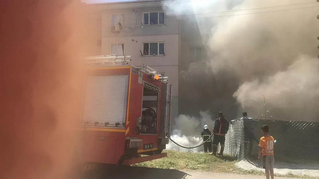 Siirt'te bir evin odunluğunda çıkan yangın korkuya yol açtı