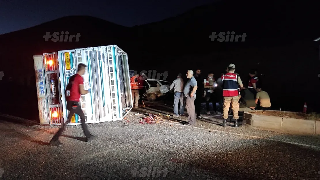 Siirt'te Kamyonet İle Otomobil Çarpıştı: 2 Ölü 6 Yaralı