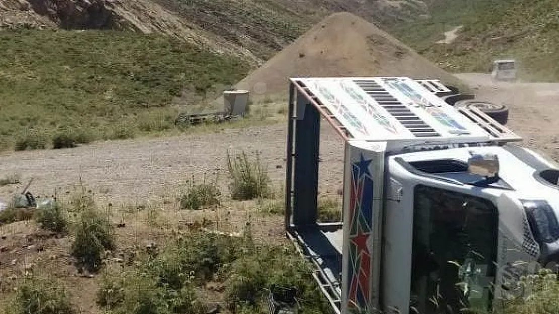 Siirt'te Sürücü Uykuya Daldı, Araç Şarampole Devrildi