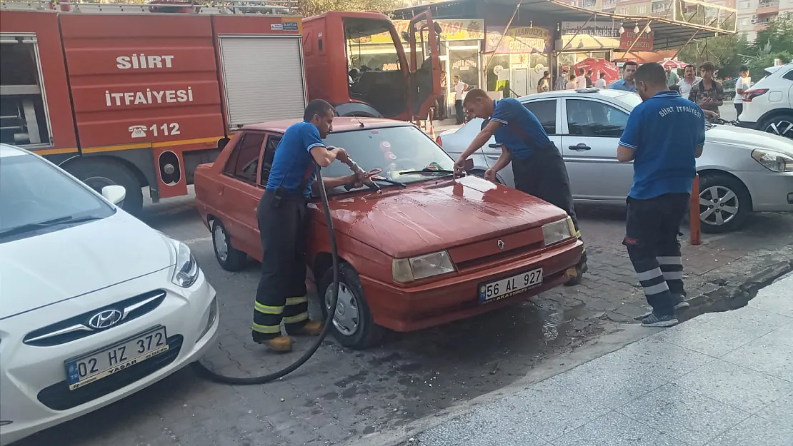 Siirt'te Otomobil Bir Anda Alev Aldı