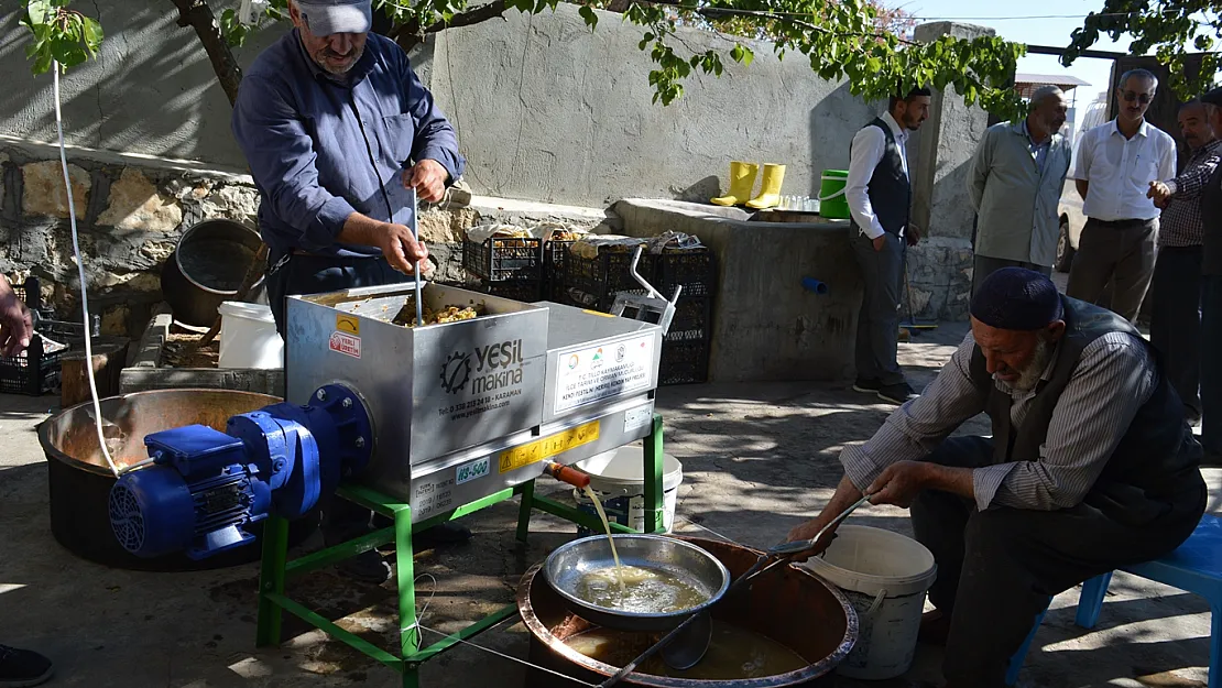 Siirt'te 'Kendi pestilini kendin yap' projesiyle üreticilere üzüm sıkma makineleri verildi