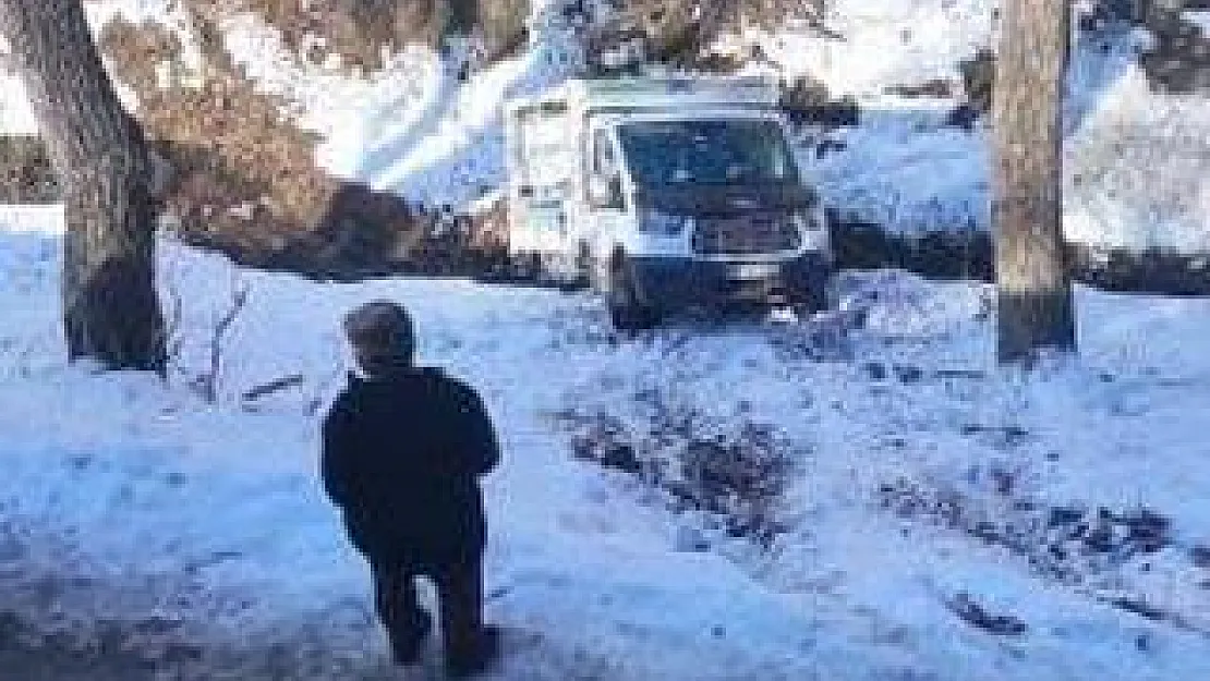 Siirt'te Buzlu Yolda Araç Uçuruma Yuvarlandı!