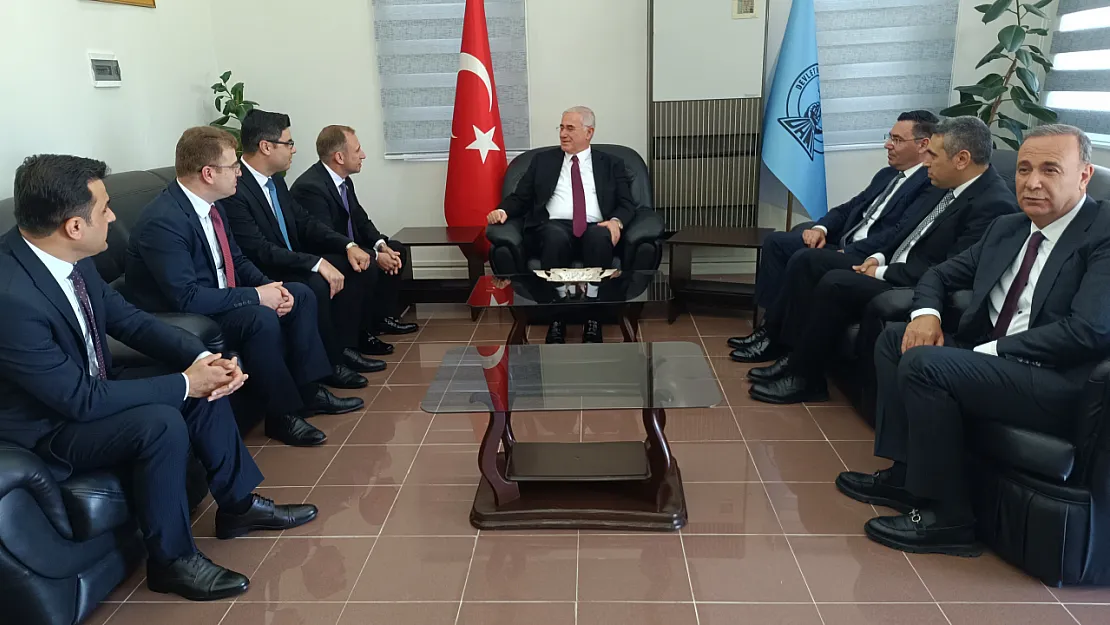Yargıtay Onursal Başkanı ve Kamu Başdenetçisi Mehmet Akarca'dan Siirt'e Ziyaret
