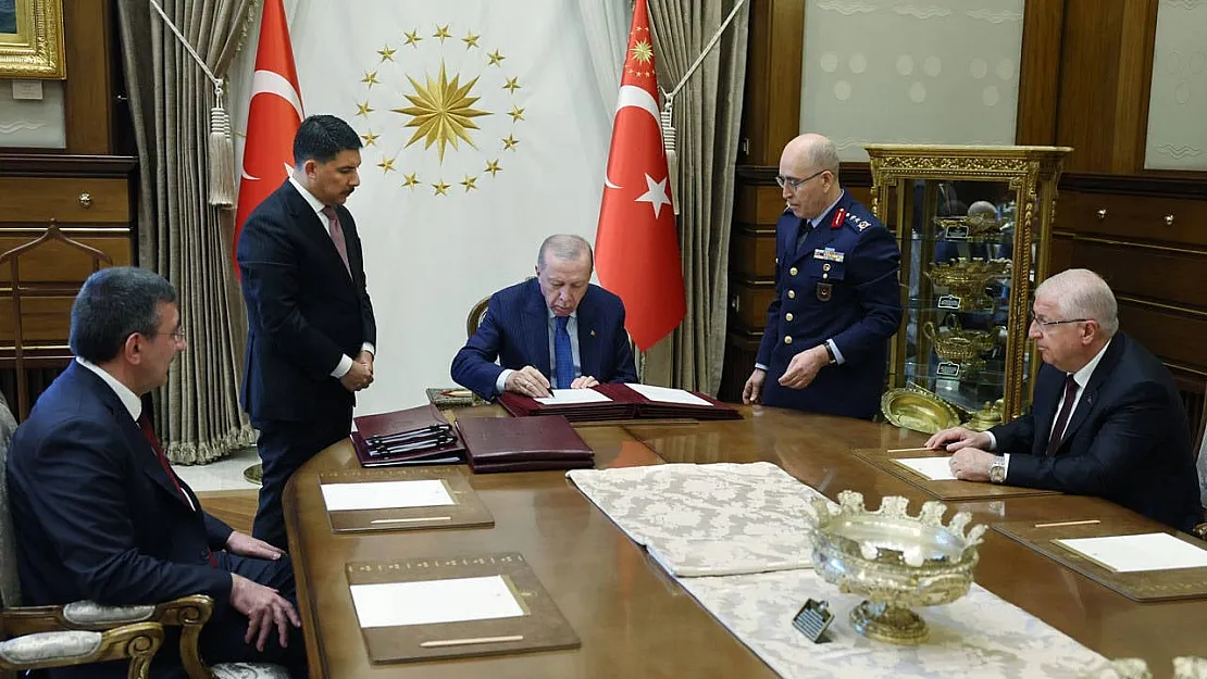 YAŞ Kararları Açıklandı: Genelkurmay Başkanlığına Selçuk Bayraktaroğlu Atandı