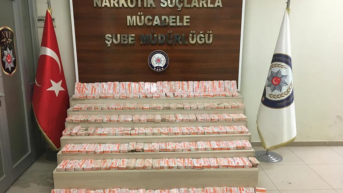 Yatak odasına gizlenmiş 102 kilogram eroin ele geçirildi