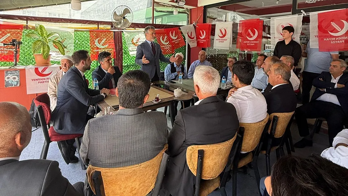 Yeniden Refah Partisi Siirt'te Teşkilatla Bir Araya Geldi! Suat Kılıç Siirt'te Terörsüz Türkiye Mesajı Verdi