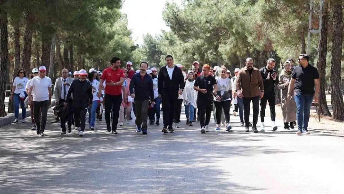 Yılmaz, sağlıklı yaşamı teşvik etmek için yürüdü