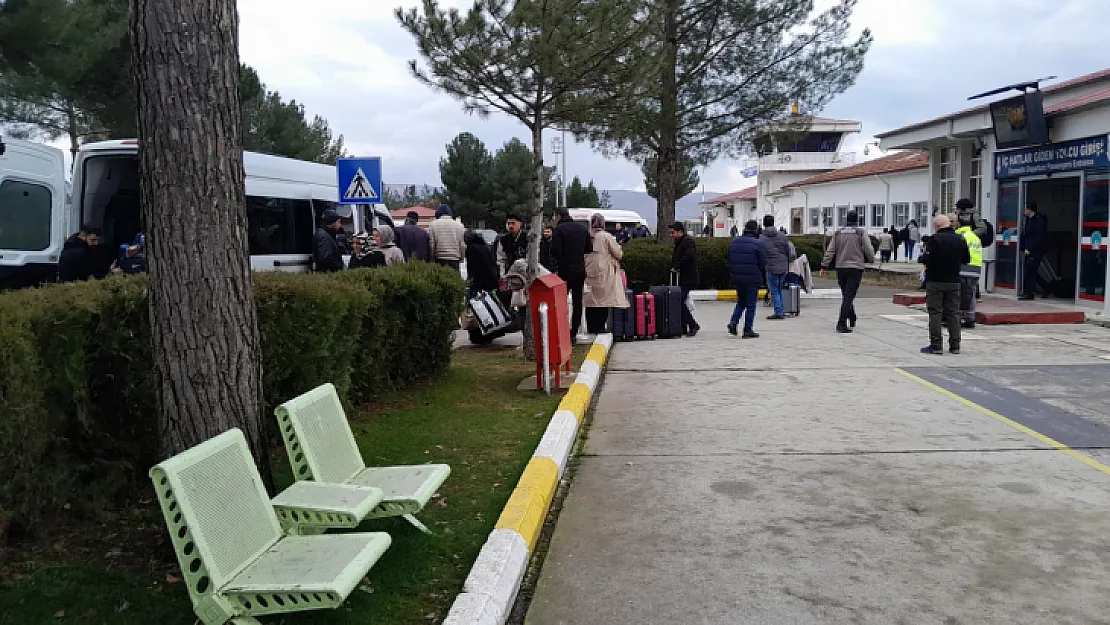 Yine uçuş iptal edildi! Yıllardır bu sorun çözülemiyor Siirtli vatandaş mağdur oluyor!