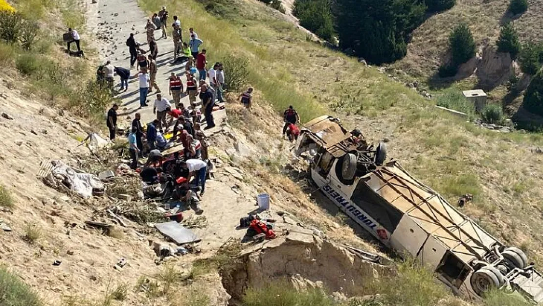 Yolcu otobüsü viyadükten uçtu: 5 ölü, 23 yaralı