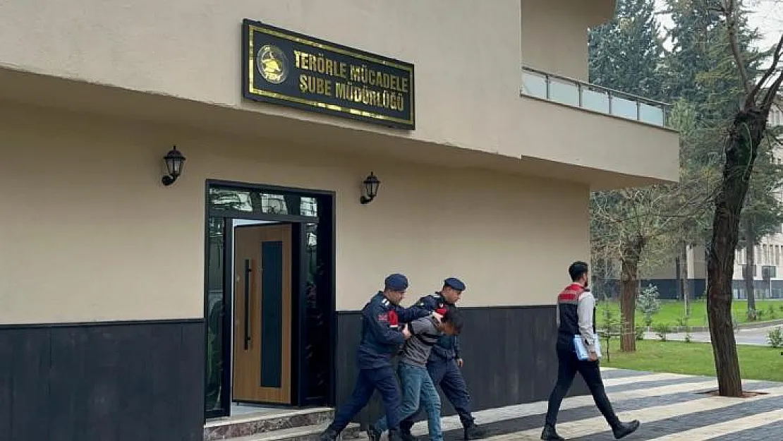 Yurda kaçak girmeye çalışan terör örgütü üyesini jandarma yakaladı