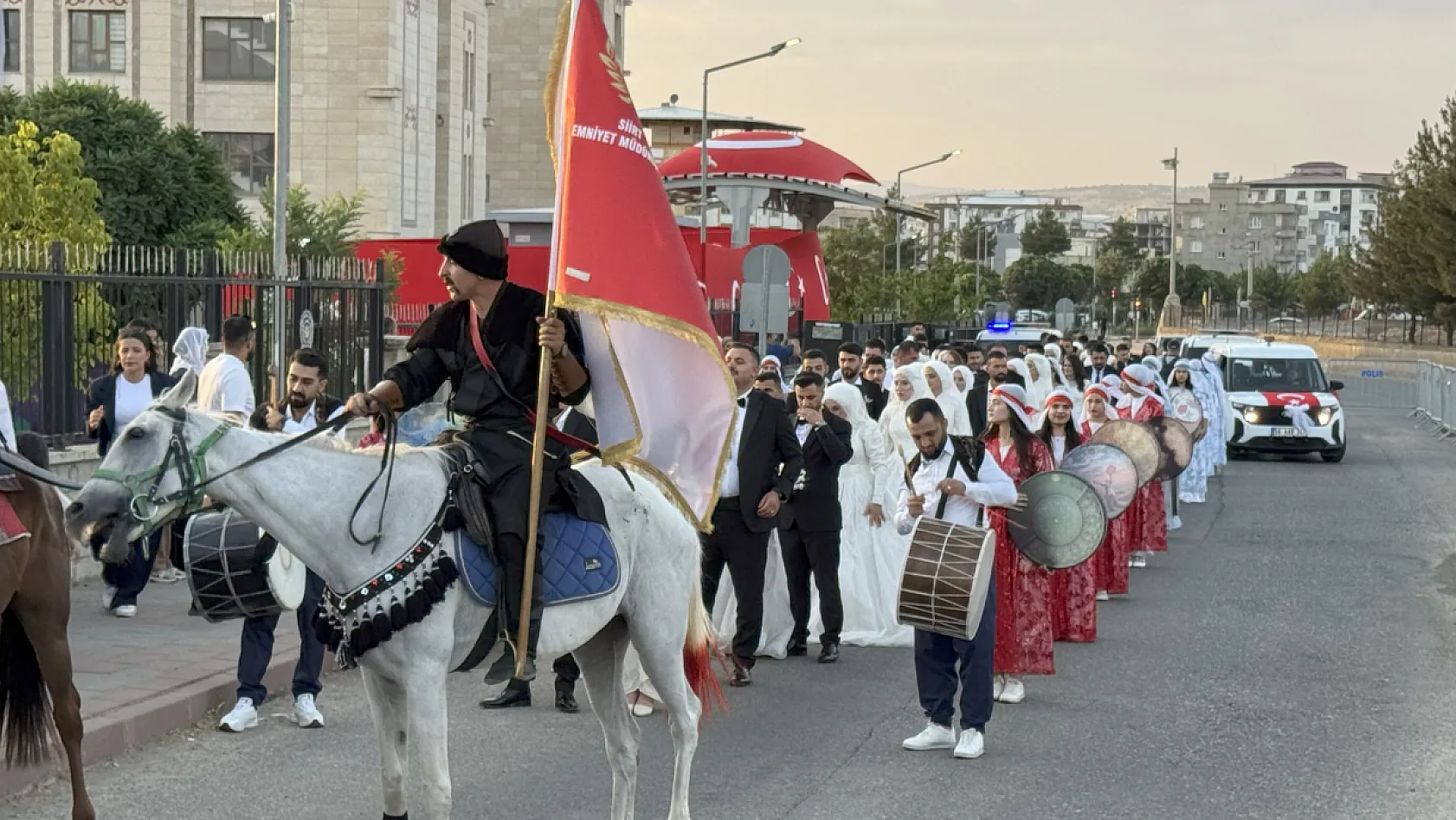 Siirt Emniyet Müdürlüğü 40 Çifti Evlendirdi!