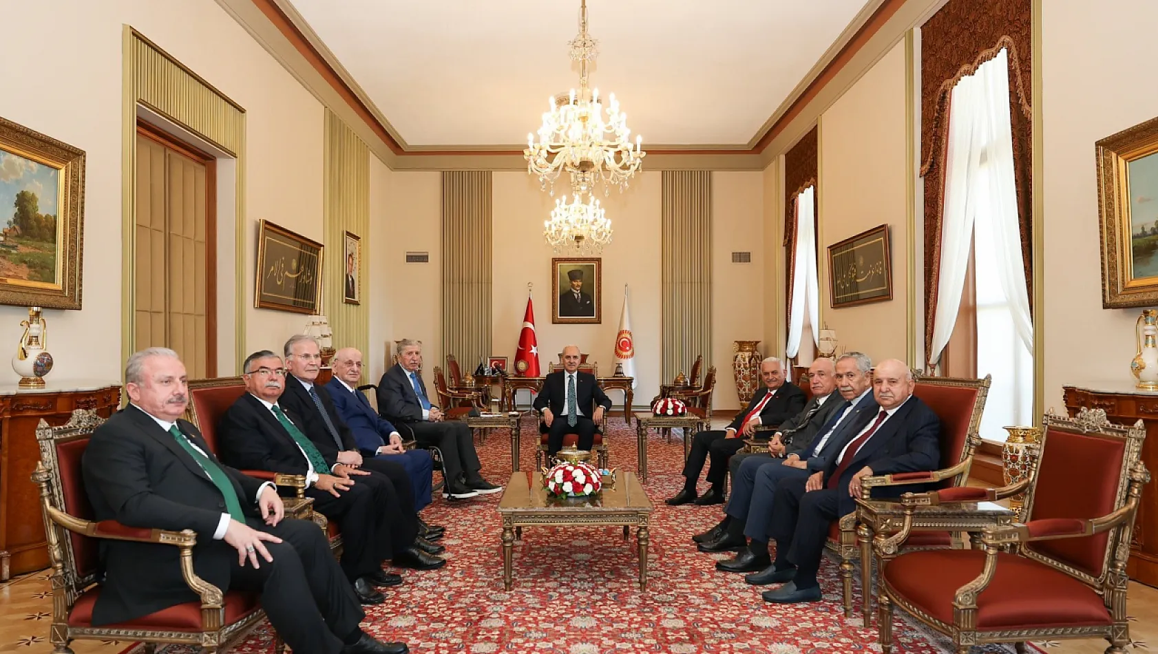 Numan Kurtulmuş'tan 'Kürt Sorunu' İçin Yoğun Trafik: Grup Başkanvekilleri ve Eski Meclis Başkanlarıyla Temas