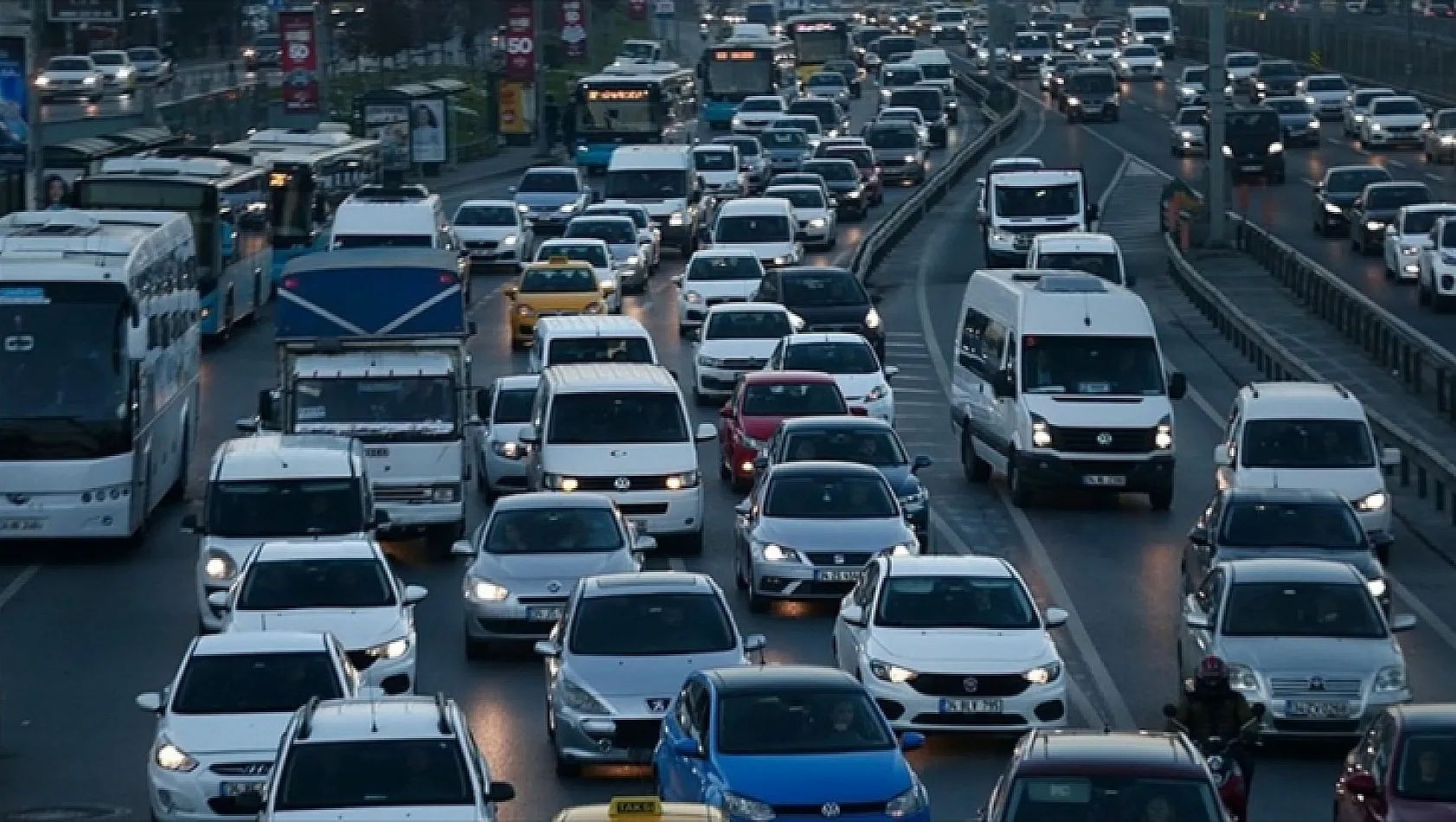 Siirt'te Temmuz Ayında Trafiğe Kaydedilen Araç Sayısı Açıklandı: Hangi Araçlar Zirvede?