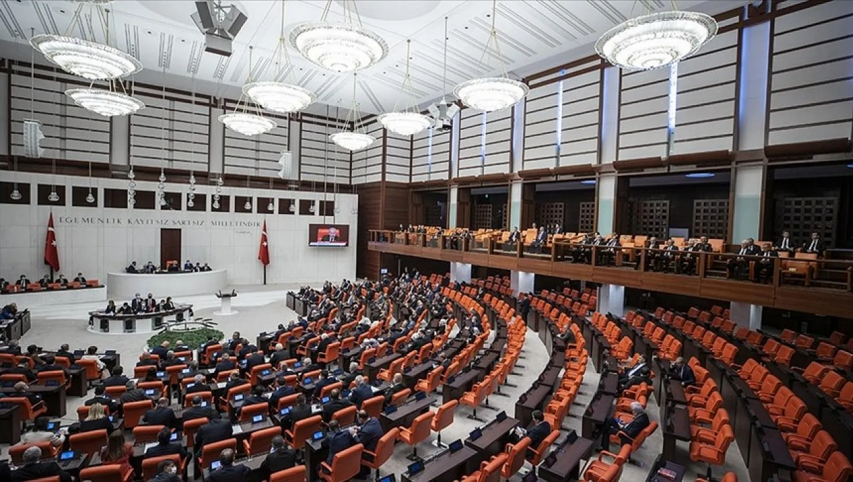 Son dakika: AK Parti 'etki ajanlığı' maddesini geri çekti