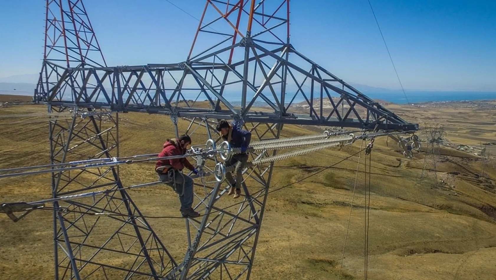 Van'dan Siirt'e 16 kilometrelik alternatif enerji hattı çekildi