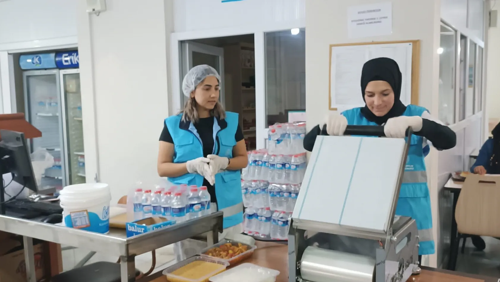 Yurtlarda Fazla Yemekler İhtiyaç Sahiplerine Ulaştırıldı