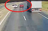 Batman Kozluk'ta Hatalı Sollama Kazaya Neden Oldu: Otomobil Şarampole Uçtu, O Anlar Kamerada