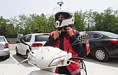 Siirt'te Bir İlk: Kadın Motokurye Beyza Olgun Kapıyı Açanları Şaşırtıyor!