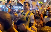 Siirt'te Fenerbahçeli Taraftar Galatasaray'ın Şampiyonluk Kutlamasına Katıldı: ''Artık Galatasaraylıyım''