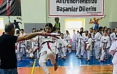 Siirt'te Minik Taekwondocular Siyah Kuşak ve Dan Terfi İçin Ter Döktü
