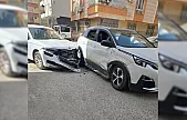 Siirt'te Trafik Kazası! Araçlarda Büyük Maddi Hasar Meydana Geldi