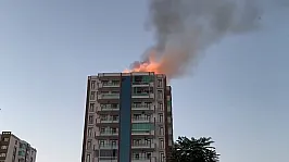 Diyarbakır'da 13 Katlı Apartmanda Yangın: Mahsur Kalanlar Tahliye Ediliyor