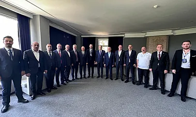 AK Parti Siirt Heyeti Erzurum'da Düzenlenen Yerel Yönetimler Toplantısına Katıldı